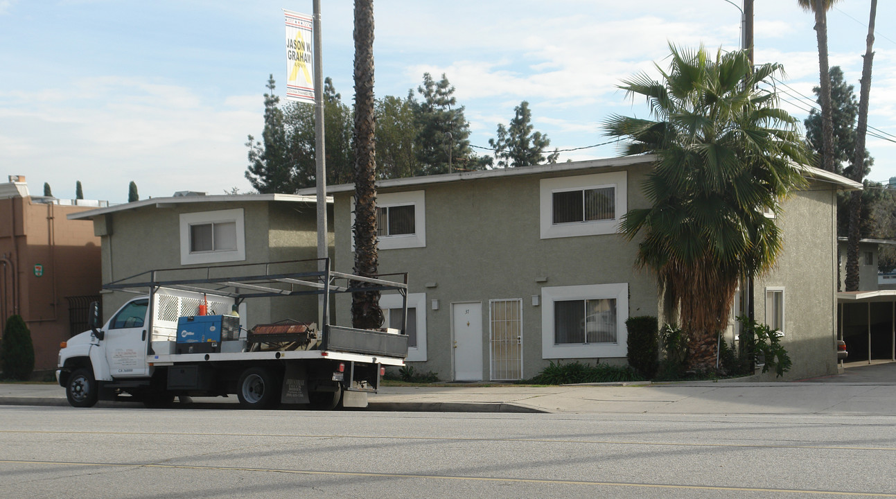 452 E Rowland St in Covina, CA - Building Photo