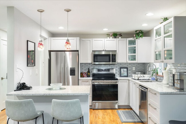 2404 SW 104th St in Seattle, WA - Building Photo - Building Photo