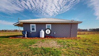 95 Lake Park Dr in Chadbourn, NC - Building Photo