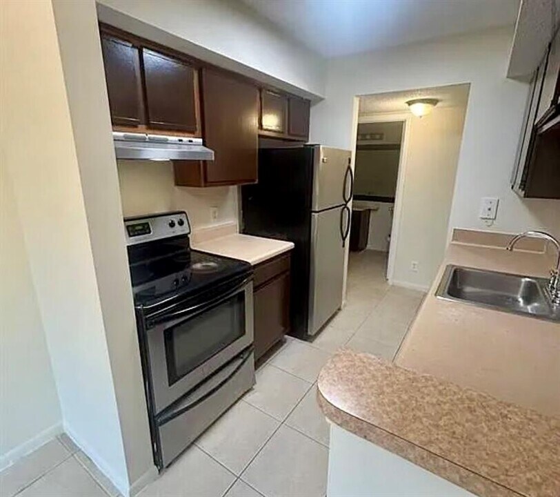 5760 Rock Island Rd, Unit 327 in Tamarac, FL - Building Photo