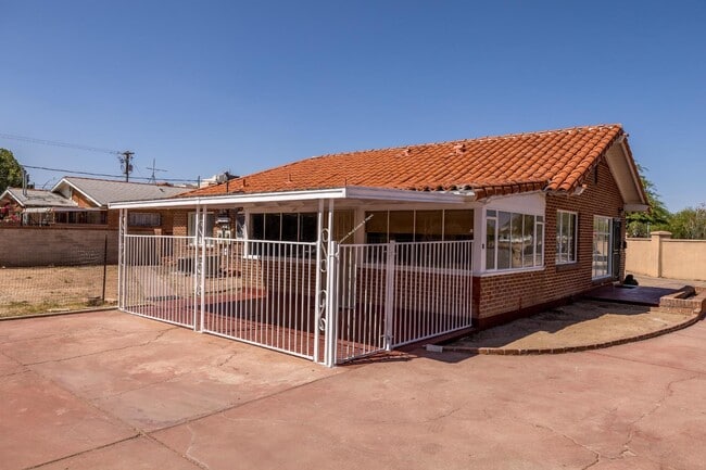 property at 1742 N Campbell Ave