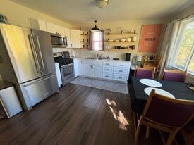 525 E 1st Ave S in Columbus, MT - Building Photo