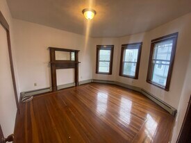 32 Oakland St, Unit 2 in Cambridge, MA - Building Photo