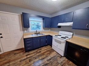 323 Emerald Dr in Bristol, VA - Building Photo - Building Photo