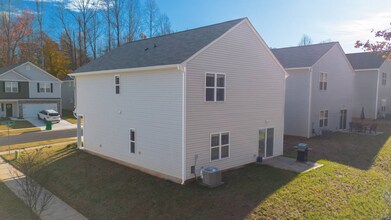 3241 McGee Hl Dr in Charlotte, NC - Foto de edificio - Building Photo