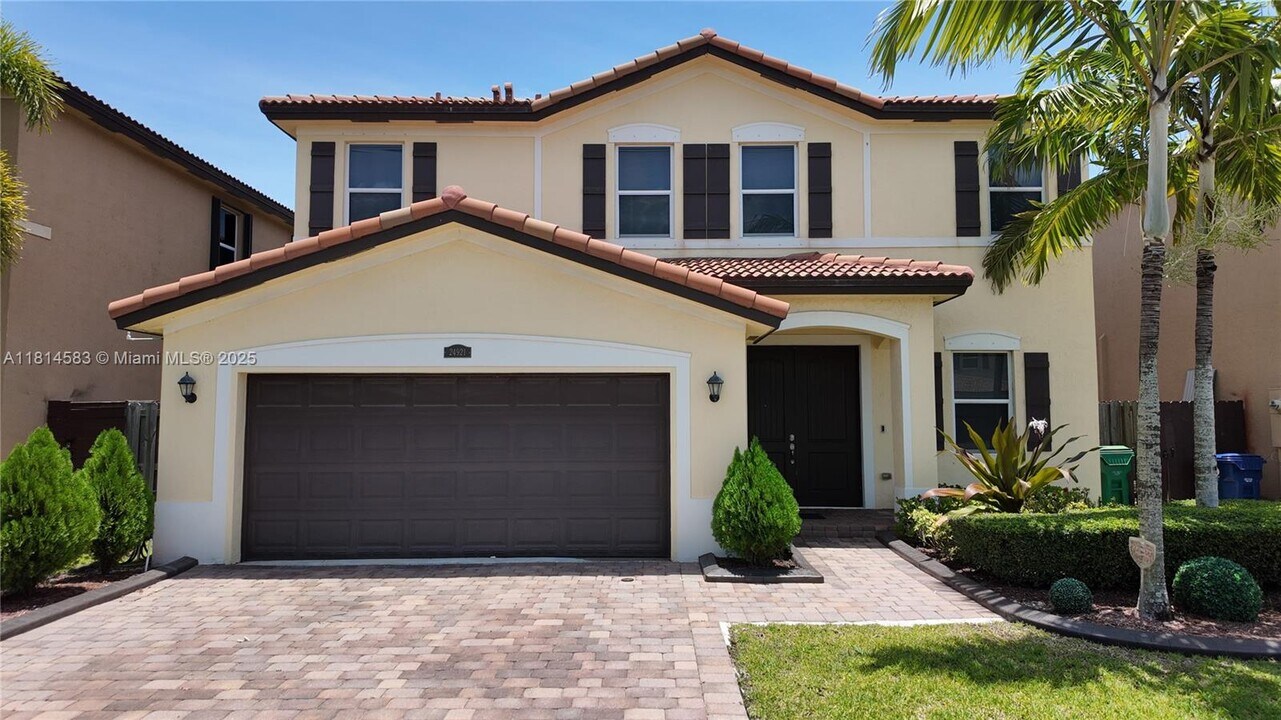 24921 SW 118 Ct in Homestead, FL - Building Photo