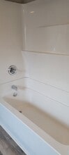 1374 W 5th St in Dubuque, IA - Building Photo - Building Photo