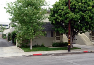 1633 E Maple Ave in El Segundo, CA - Foto de edificio - Building Photo