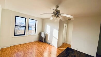 3933 N Clarendon Ave in Chicago, IL - Foto de edificio - Building Photo