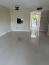 6881 NW 26th St in Sunrise, FL - Foto de edificio - Building Photo