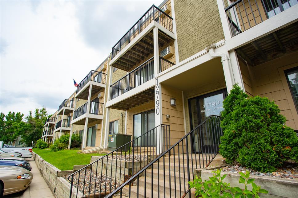 Cedar Ridge Apartments in Apple Valley, MN - Foto de edificio