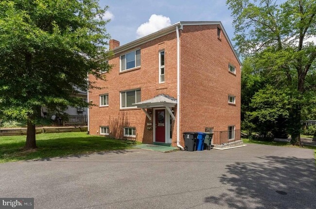 1901 N Quebec St in Arlington, VA - Building Photo - Building Photo