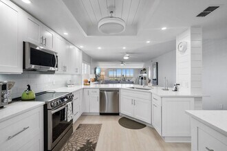 13105 Vanderbilt Dr in Naples, FL - Building Photo - Building Photo