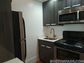 379 Commonwealth Ave, Unit 8 in Boston, MA - Building Photo