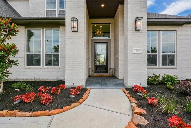 property at 501 Horizon Light Ln