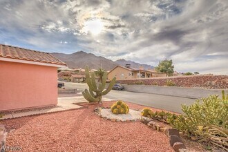 7140 Pascal Dr in Las Vegas, NV - Building Photo - Building Photo