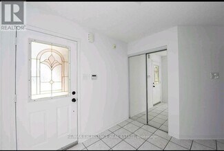 24 Hayloft Ct in Brampton, ON - Building Photo - Building Photo