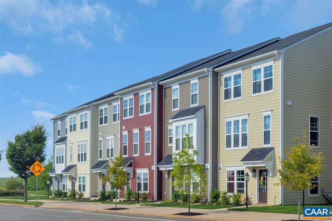 3548 Grand Forks Blvd in Charlottesville, VA - Building Photo
