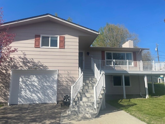 property at 231 SE Valley Dr