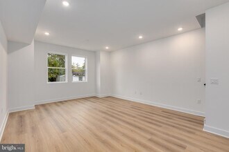 1028 W Arizona St in Philadelphia, PA - Building Photo - Building Photo