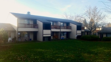 Nutmeg Apartments in Hillsboro, OR - Building Photo - Building Photo