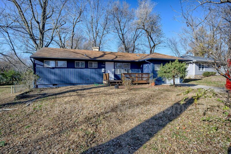 7704 E 111th Terrace in Kansas City, MO - Building Photo