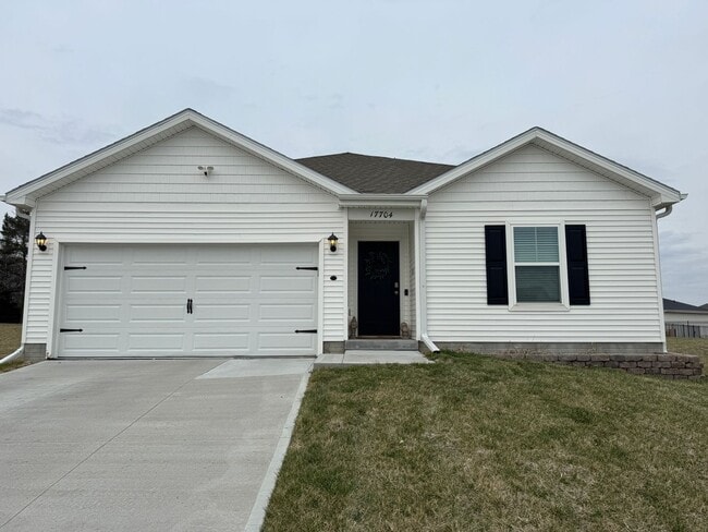 17704 Hampton Dr in Omaha, NE - Building Photo - Building Photo
