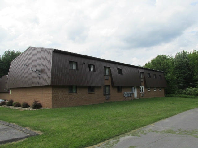 13-15 George Dr in Brookville, PA - Foto de edificio - Building Photo