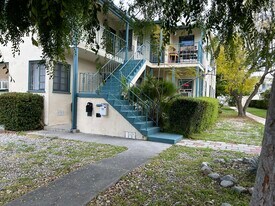 1033 E Glenoaks Blvd, Unit 1033 1-2 in Glendale, CA - Building Photo