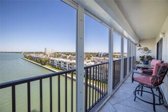 7300 Sun Island Dr S in South Pasadena, FL - Building Photo - Building Photo