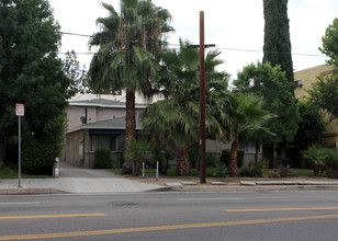 7310 Haskell Ave in Van Nuys, CA - Building Photo - Building Photo