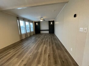 226 McAuliffe Dr in Flushing, MI - Building Photo - Building Photo
