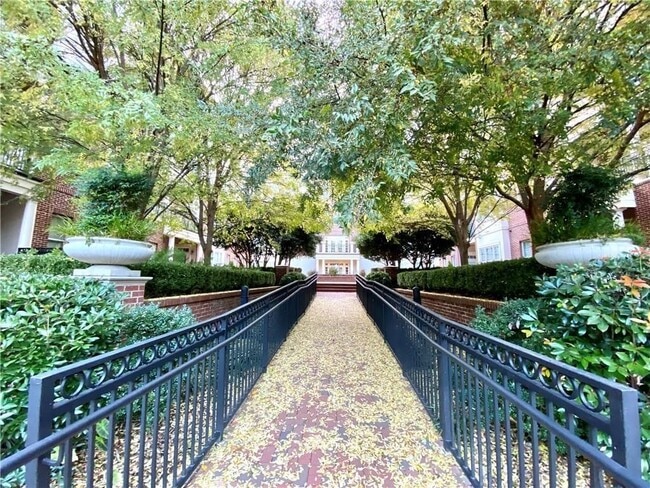 3635 E Paces Cir in Atlanta, GA - Building Photo - Building Photo