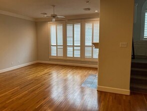 2425 Dorrington St, Unit B in Houston, TX - Building Photo - Building Photo