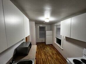 7356 - 7358 Perry Street, Unit 7358 Unit 2 in Mount Healthy, OH - Foto de edificio - Building Photo