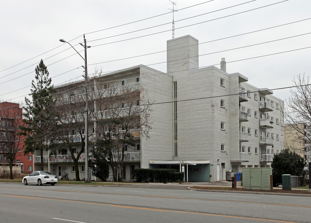 Casa Bianca in Oshawa, ON - Building Photo