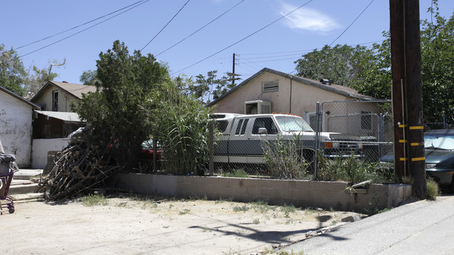 15474-15476 Hesperia Rd in Victorville, CA - Foto de edificio - Building Photo