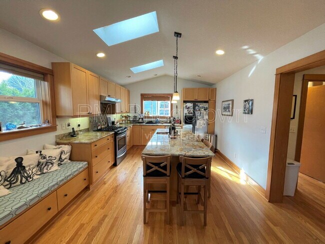 4834 SE Kelly St in Portland, OR - Building Photo - Building Photo