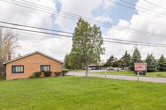 18732 Dix Toledo Rd in Brownstown Township, MI - Building Photo - Building Photo