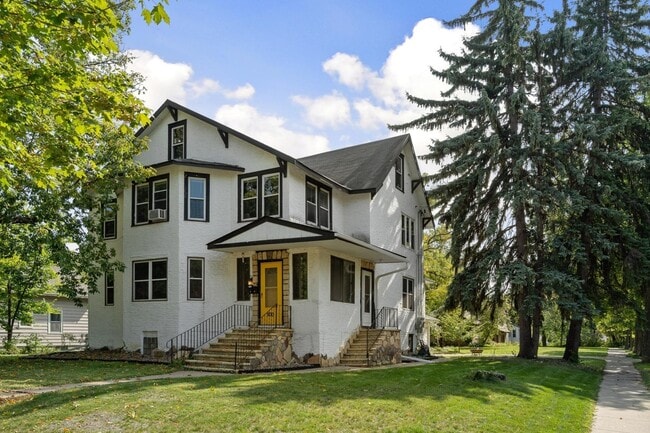 800 37th Ave NE, Unit 2 in Minneapolis, MN - Building Photo - Building Photo