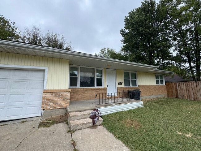 property at 1207 W Worley St