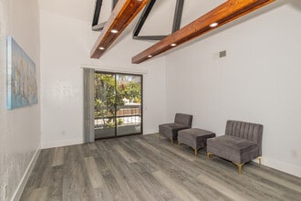 Fair Oaks Heights Apartments in Carmichael, CA - Foto de edificio - Interior Photo