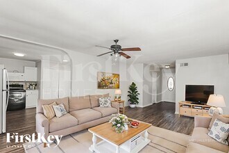 2202 Lockwood Dr, Unit 1213 in Carrollton, TX - Foto de edificio - Building Photo