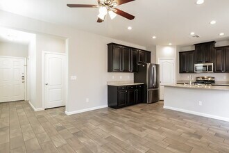 6388 Kellyville Dr in Las Vegas, NV - Foto de edificio - Building Photo