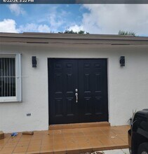 2817 SW 39th Ave in Miami, FL - Building Photo - Building Photo