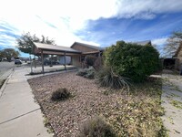 337 Glorieta St NE in Albuquerque, NM - Foto de edificio - Building Photo