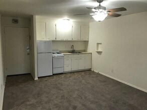 1936 Ford Parkway in St. Paul, MN - Building Photo - Interior Photo