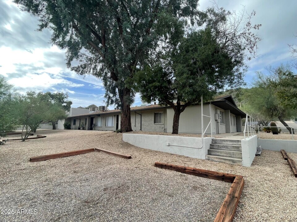 37217 N Conestoga Trail in Cave Creek, AZ - Foto de edificio