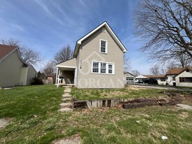 2316 N B St in Elwood, IN - Building Photo