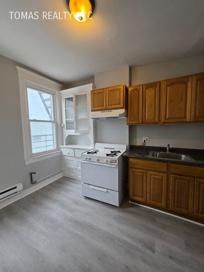 18 Seymour St in Yonkers, NY - Building Photo - Building Photo